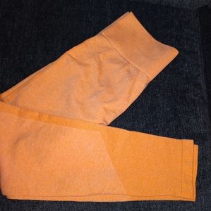 Peach seamless scrunch booty leggings L